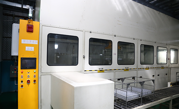 精密CNC數控(kòng)車加工在汽車零配件製造中的優勢